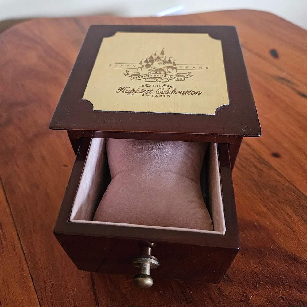 Disney Watch Box - Picture 4 of 7